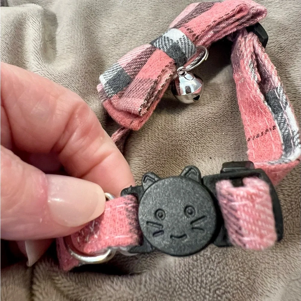 Pink and Black bow tie, Adjustable cat collar. Size small.